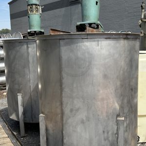 600 Gallon Stainless Steel Tanks with Mixers, WS2806